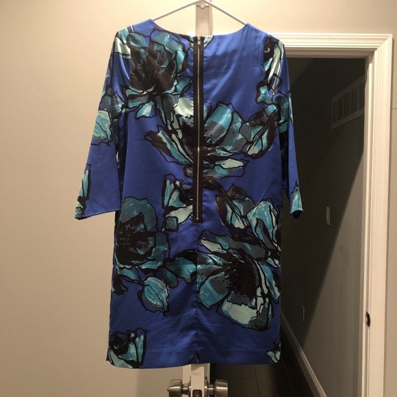 3/4 Sleeve “silky” The Limited Dress - Picture 2 of 4